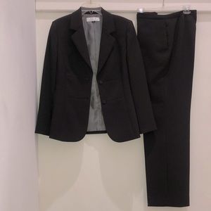 Tahari 2-piece Pants Suit
